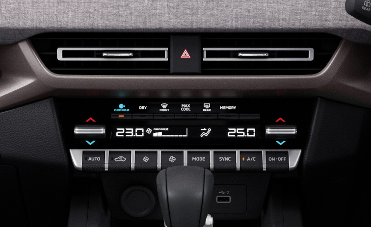 Dual Zone Auto Climate Control with nanoe tmX Dual Zone Auto Climate Control with nanoe tmX